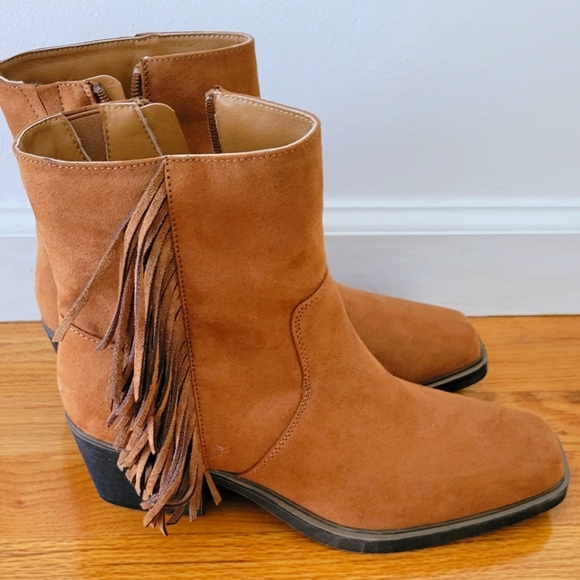 SO Shoes - Fringe Western ankle boots- NWOT